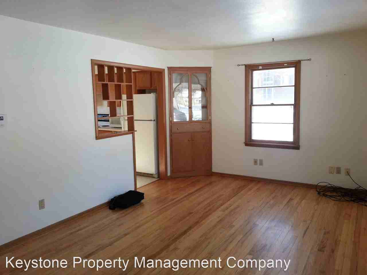 1125/1127 Tower Court - Photo 3 of 6