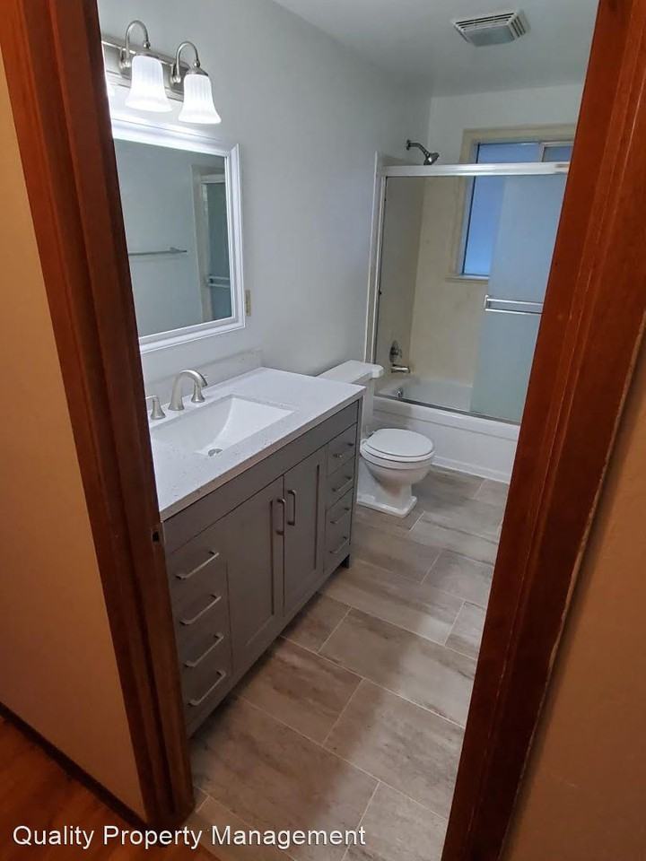 635 S 5th St - Photo 3 of 8