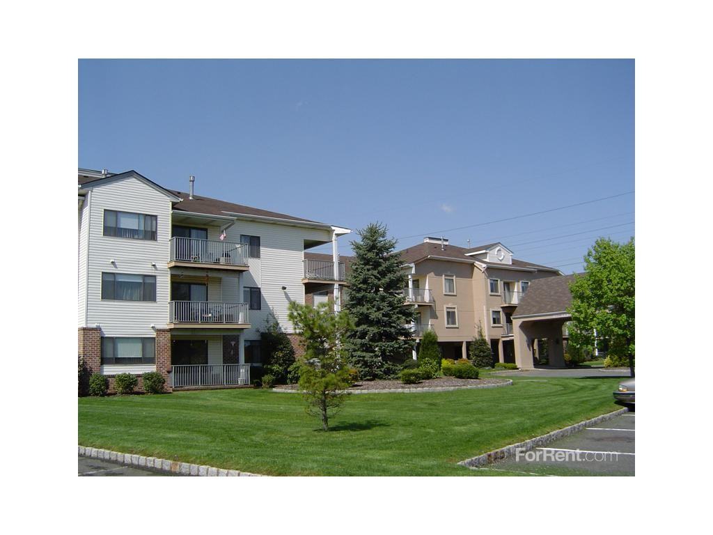 Edison Woods Seniors Apartments 100 Yelencsics Ct, Edison, NJ 08817