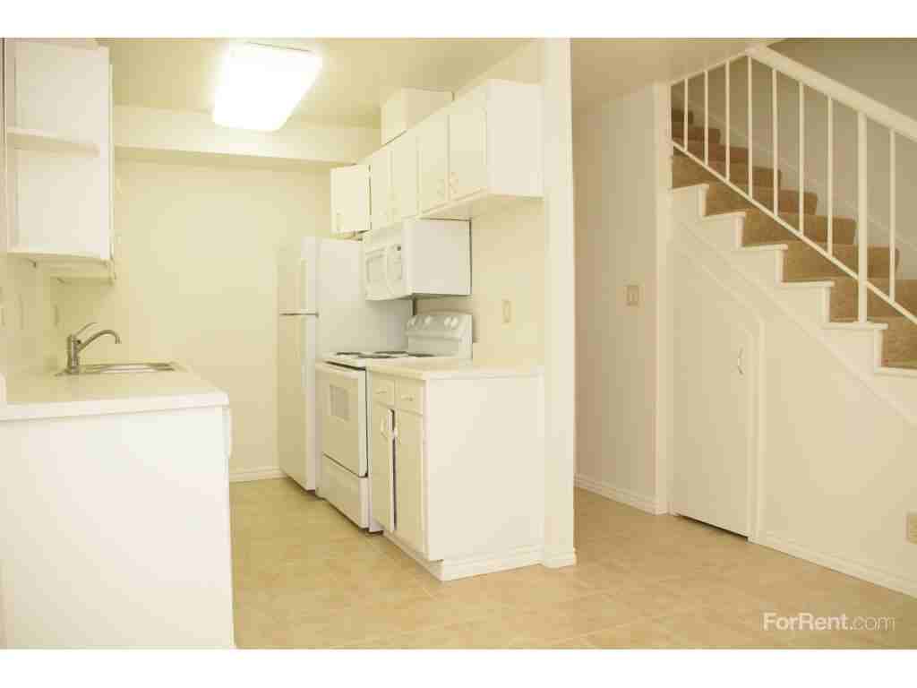 Whitman Villa Townhomes - Photo 3 of 20