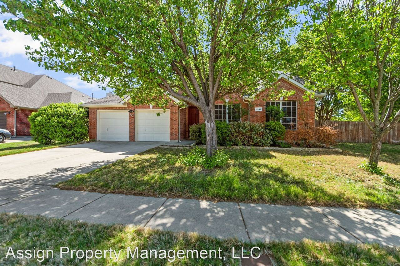 5241 Scenic Point Dr - Photo 3 of 31