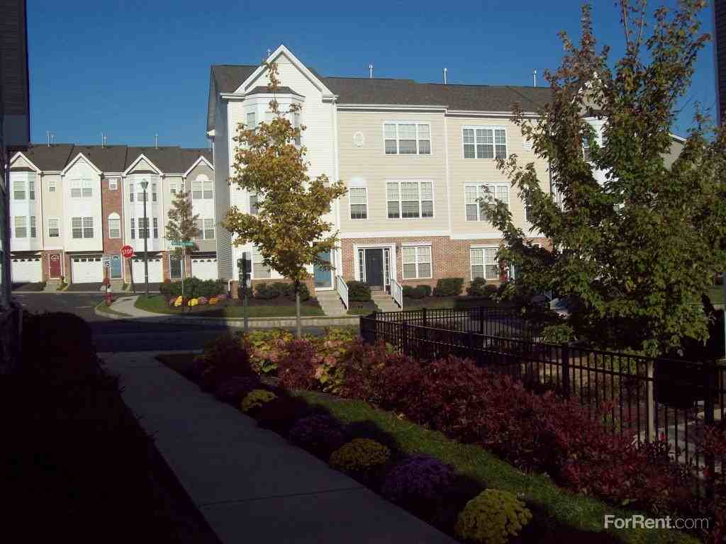 Camelot at La Mer Apartments 20 Pointe of Woods Drive North, Parlin