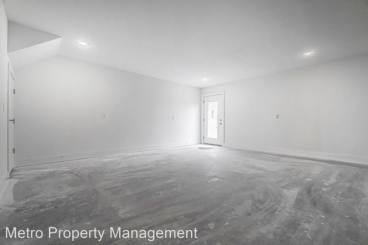 2675 Sw Livingston Sq #2 - Photo 3 of 26