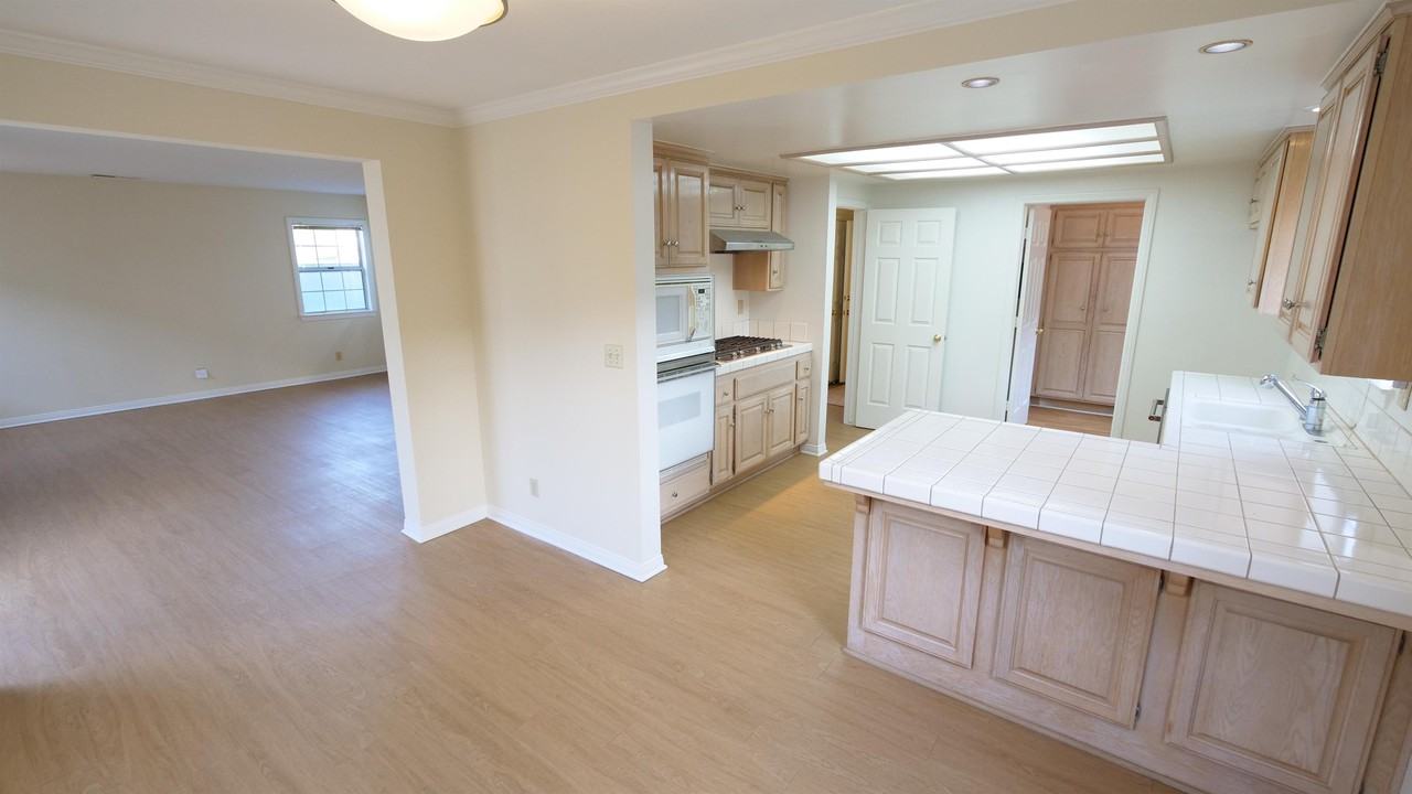 2219 Gates Ave #1 - Photo 5 of 50