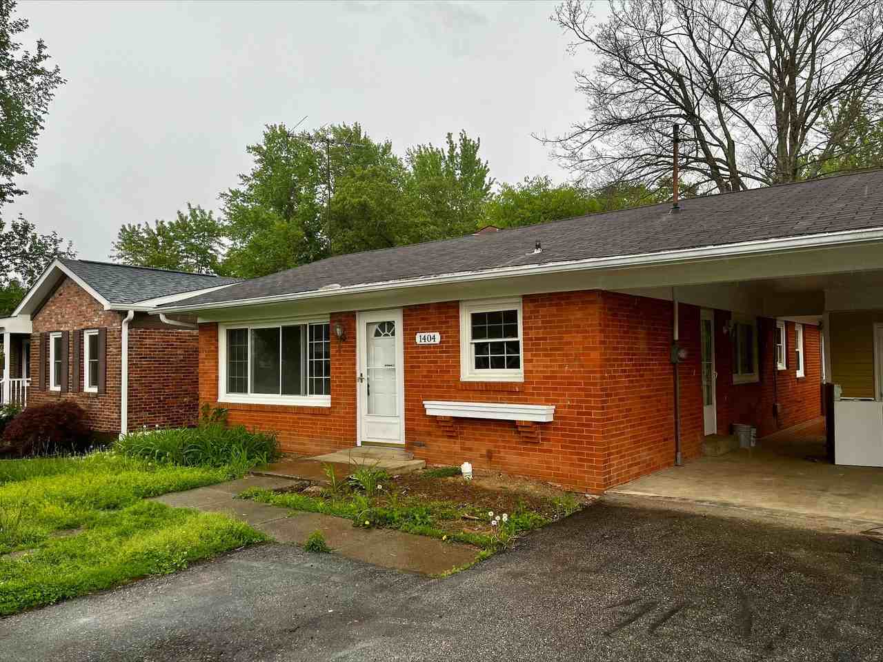 1404 Logan St #1 - Photo 3 of 10