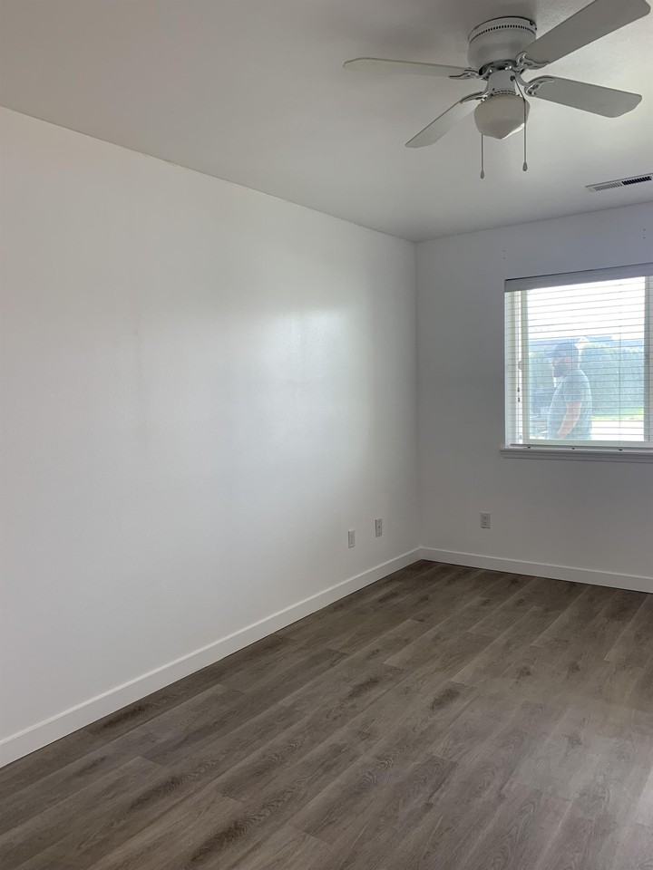 208 Noble St #1 - Photo 4 of 9
