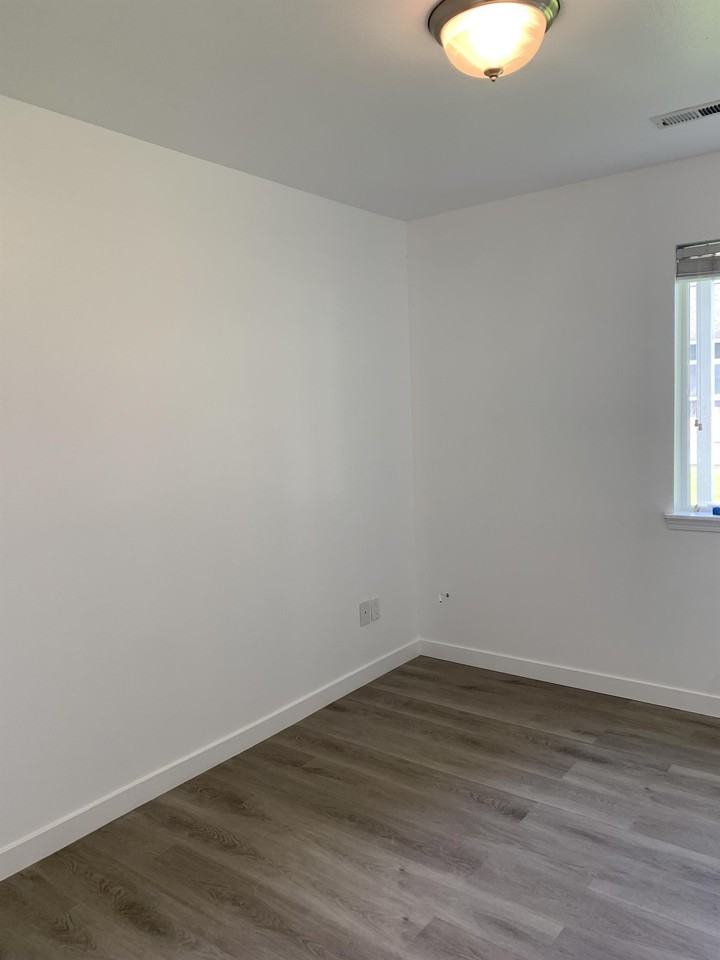 208 Noble St #1 - Photo 5 of 9