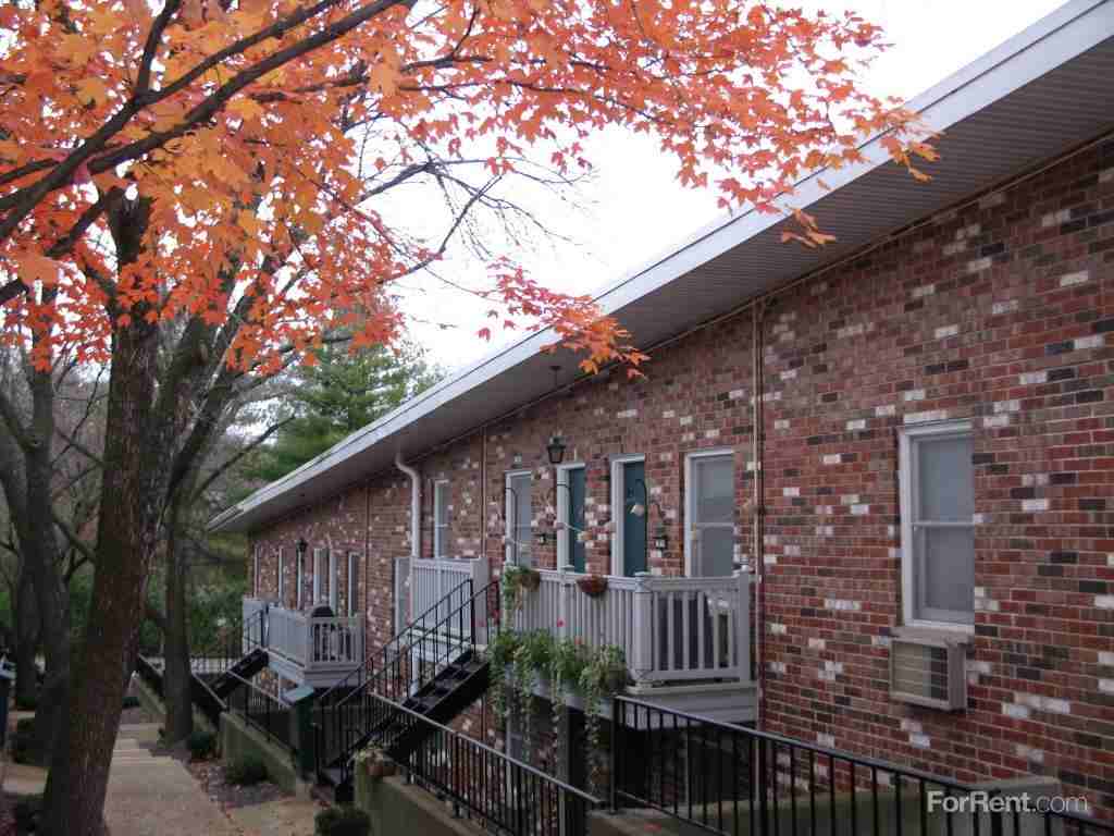Laclede Forest Apartments - Photo 3 of 10