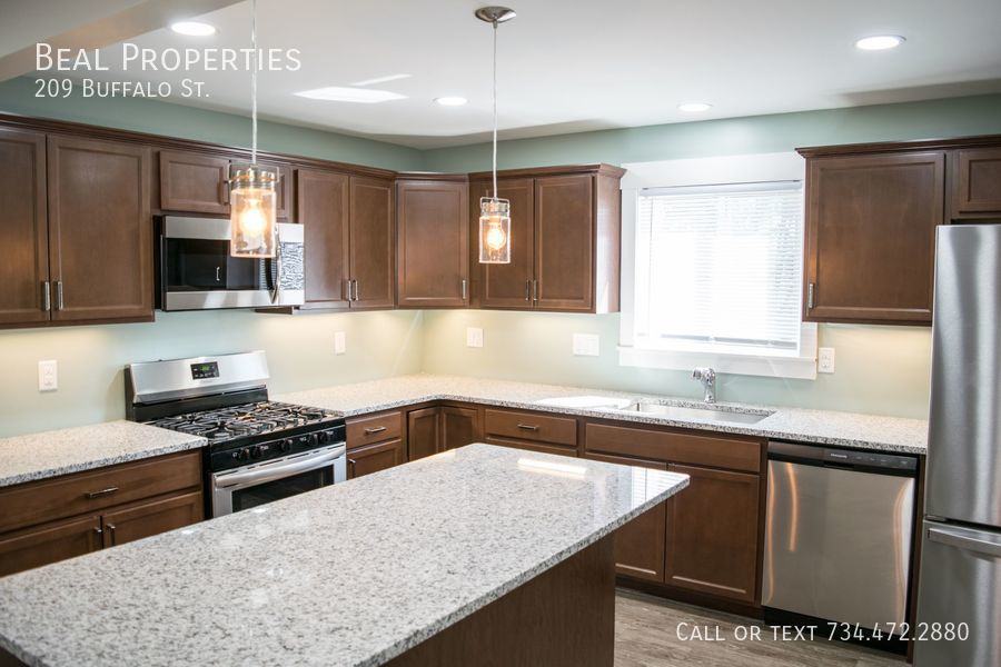 209 Buffalo St - Photo 3 of 30