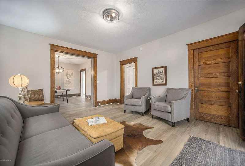 25 E 16th St #1 - Photo 2 of 20