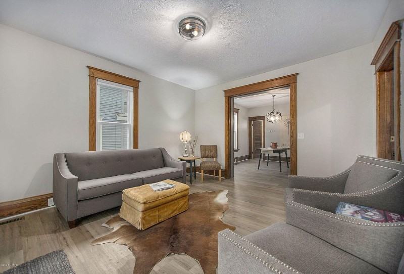 25 E 16th St #1 - Photo 3 of 20