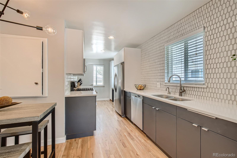 2070 Kendall St - Photo 2 of 14