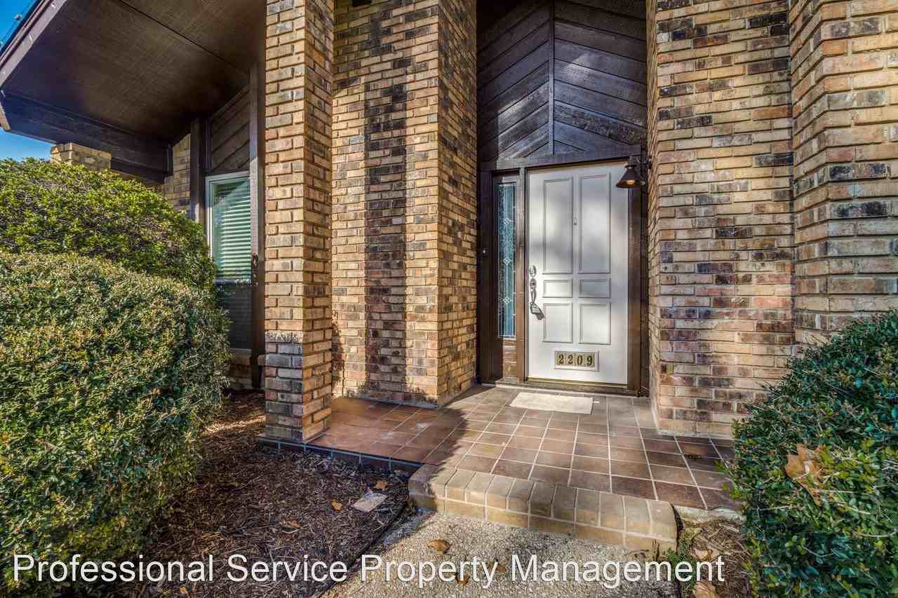 2209 Hollyhill Ln - Photo 2 of 25