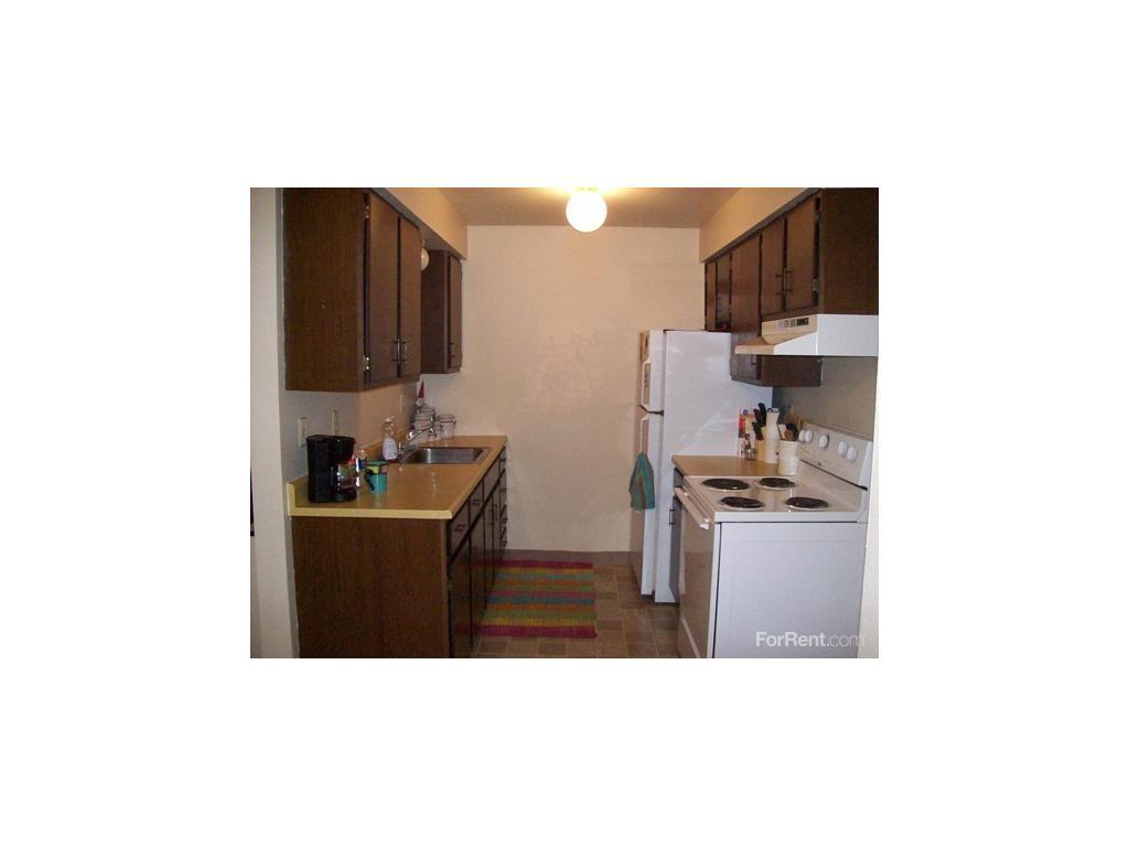 Adams Square Apartments - Photo 3 of 14