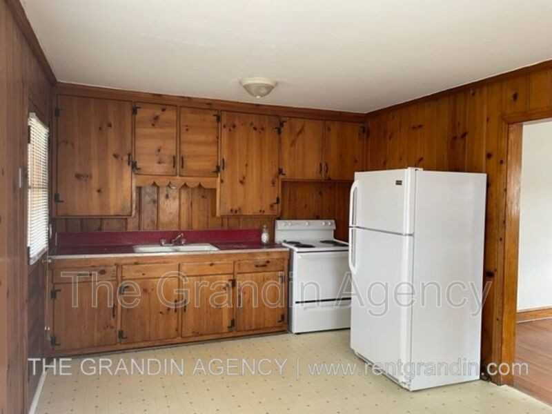 3506 Birchwood Ave Ne - Photo 3 of 10