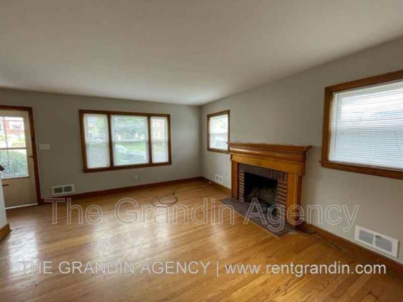 3506 Birchwood Ave Ne - Photo 2 of 10