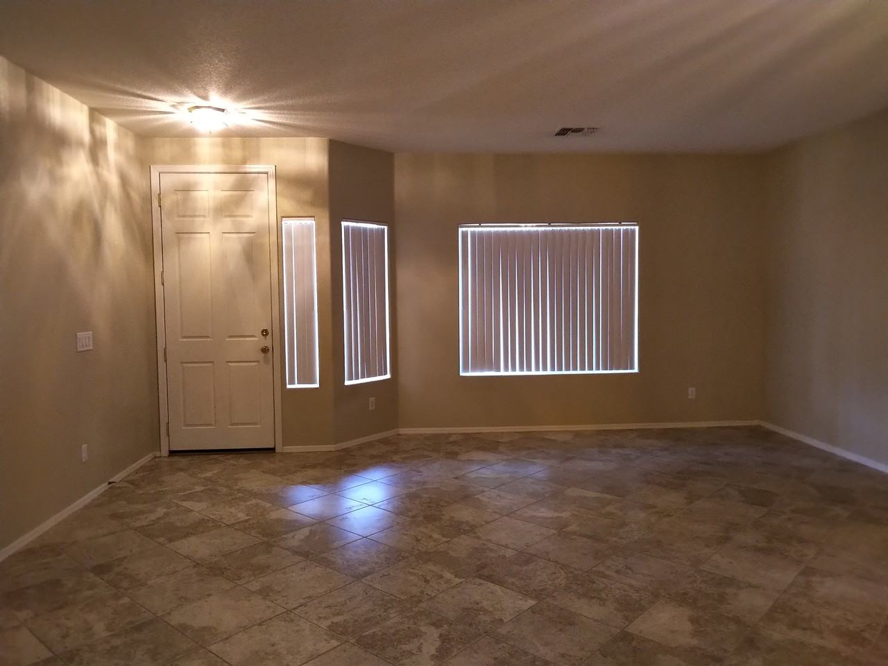 1154 E Locust Dr - Photo 3 of 14