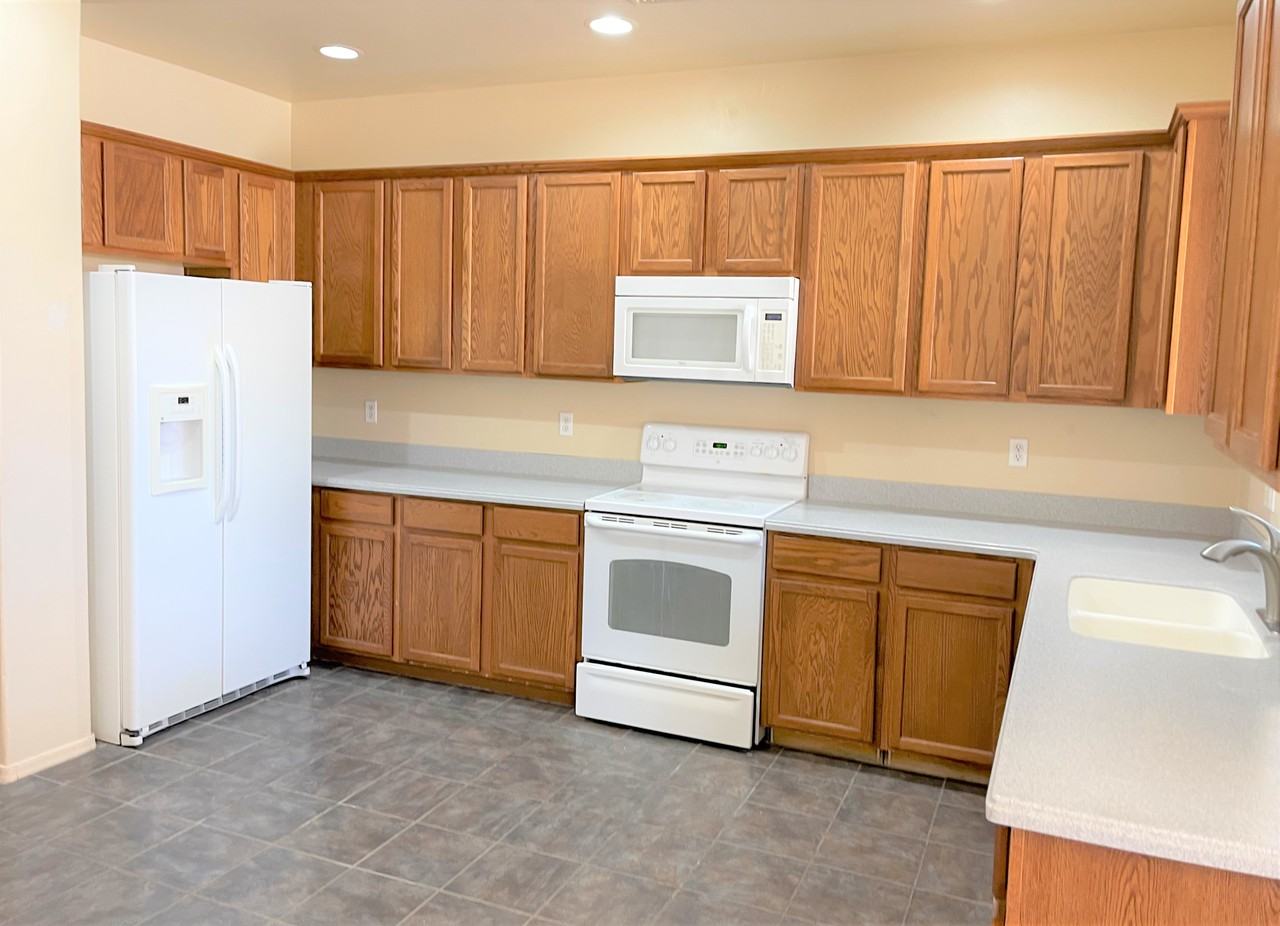 3502 W Goshen Dr - Photo 2 of 14