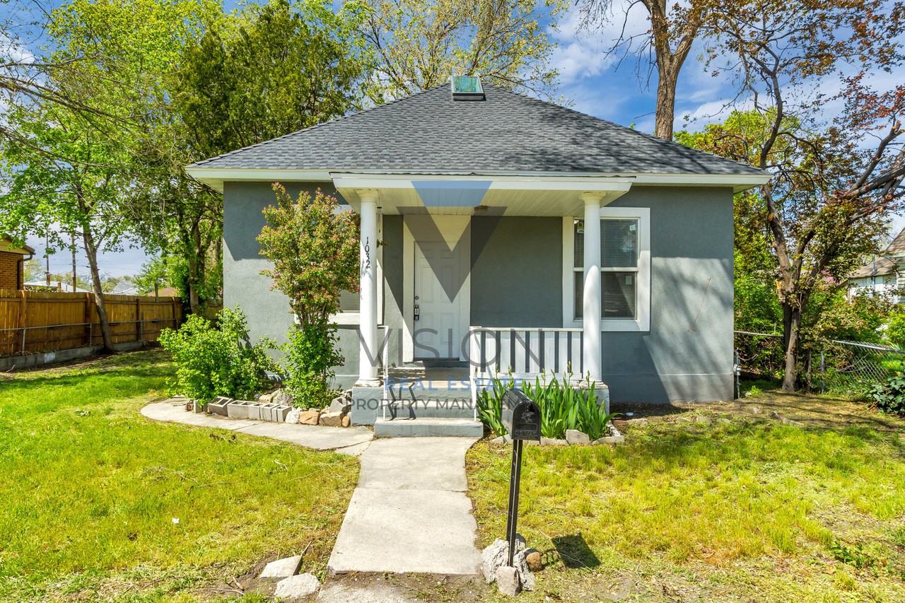 1032 S Jeremy St - Photo 2 of 28