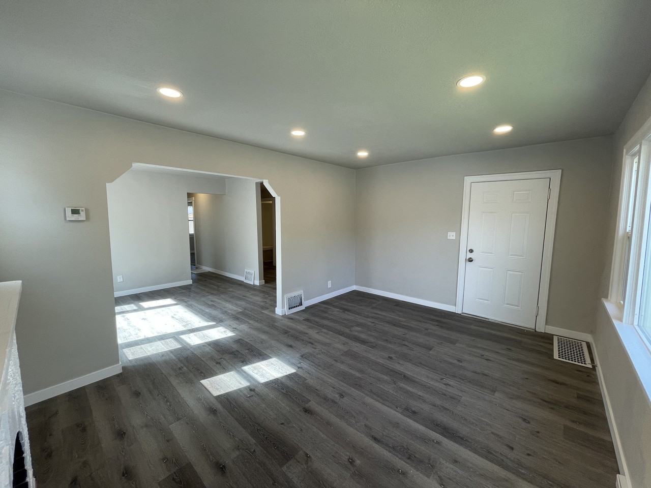 1045 Capitol St - Photo 3 of 19