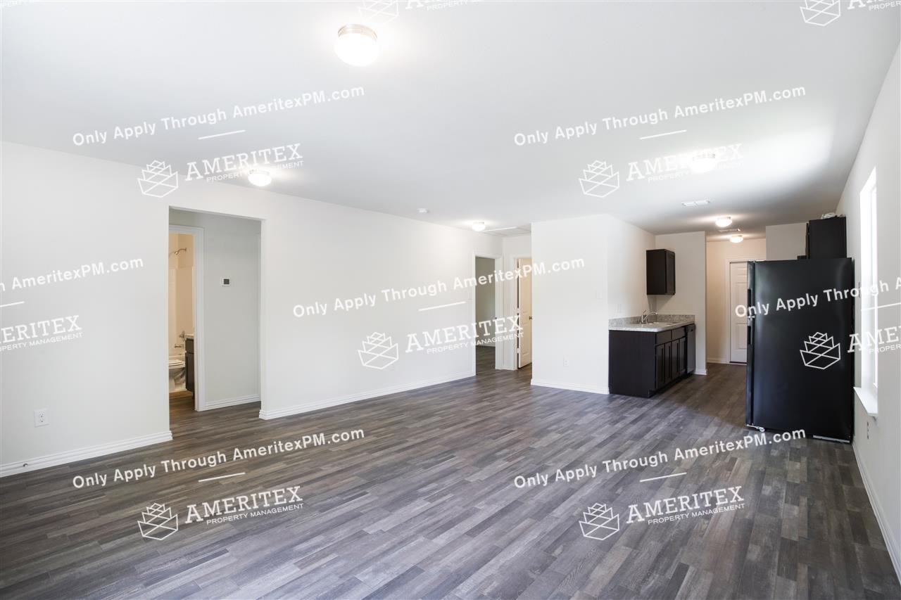 207 Robbins St - Photo 2 of 7