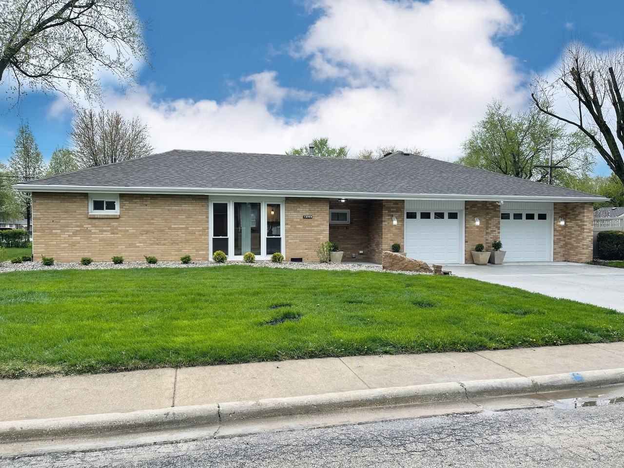 1299 Riverlane Dr, Bradley, IL 60915, USA - 1 unit Rental | Zumper