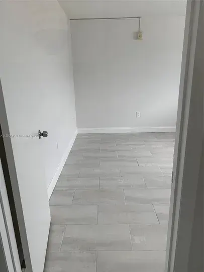 4621 Southwest 33rd Avenue - Photo 2 of 5