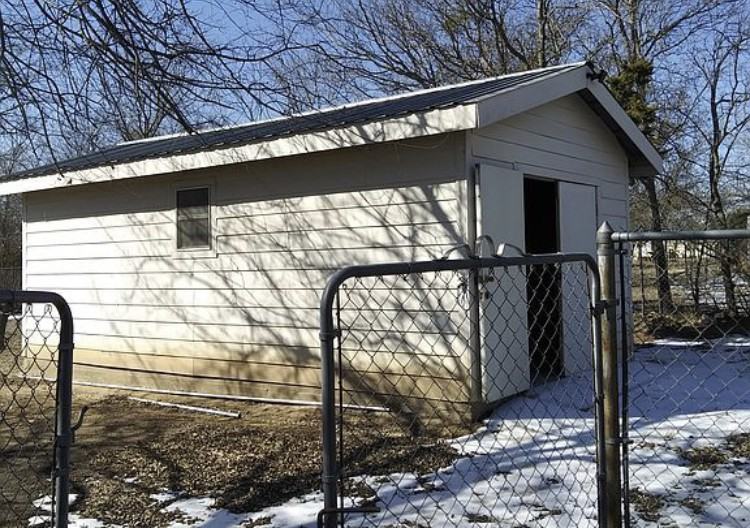 521 N Cage St - Photo 3 of 5