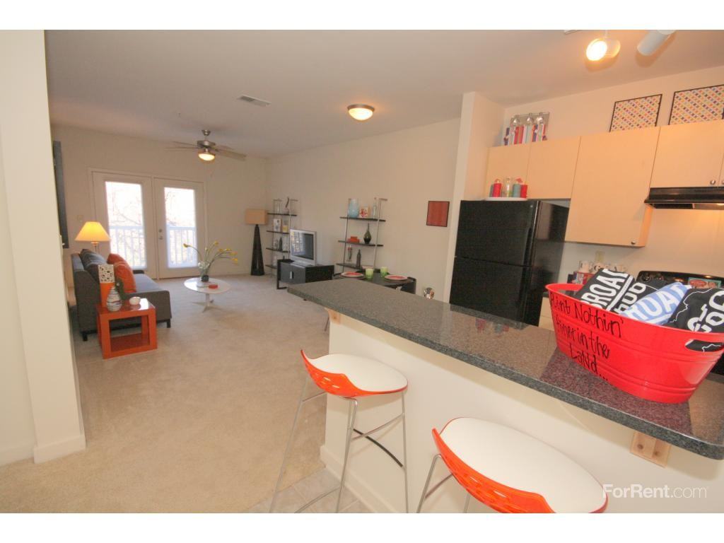 909 Broad Street Apartments - Photo 3 of 20