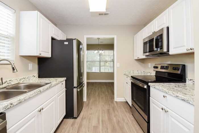 1492 Chaseway Cir - Photo 3 of 18