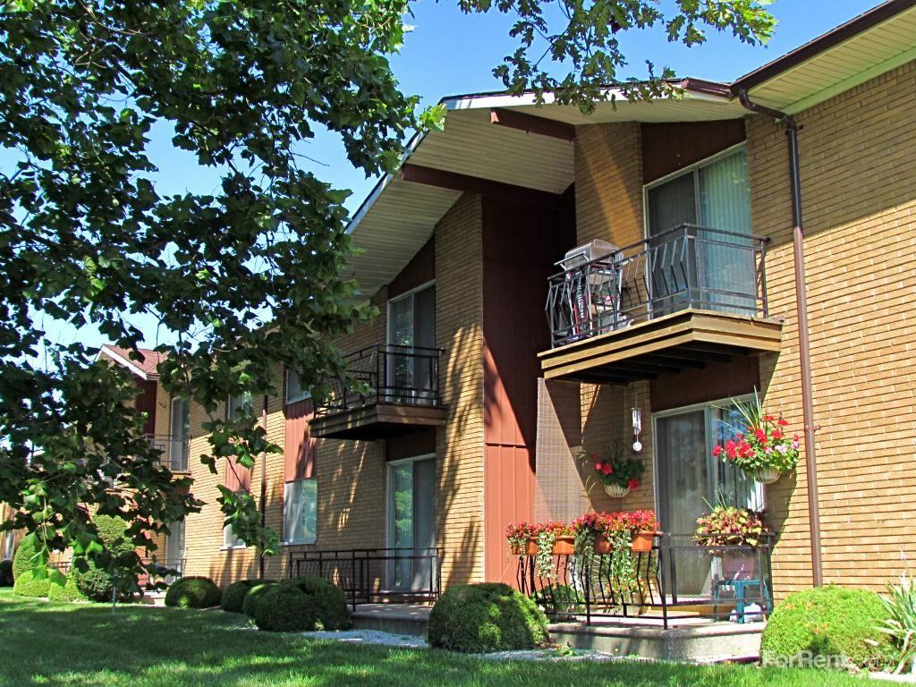 Rivercrest of Clinton Township Apartments - Photo 2 of 19