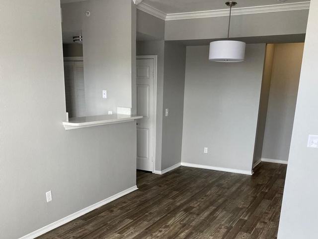 1735 Presidential Hts - Photo 3 of 29