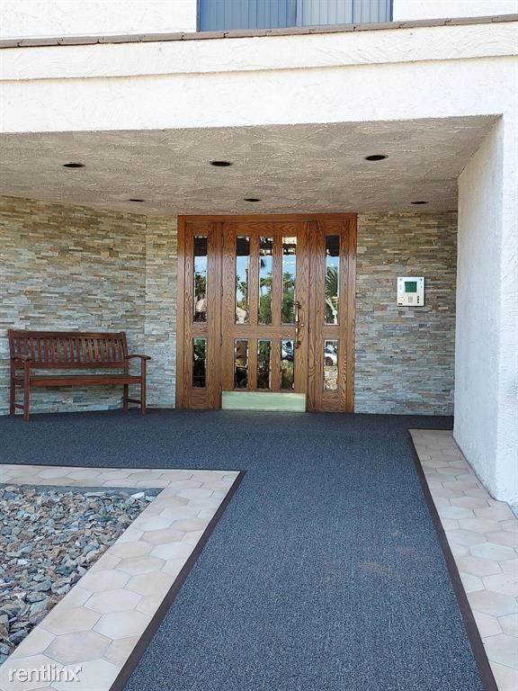 910 Desert Dr #113 - Photo 3 of 10