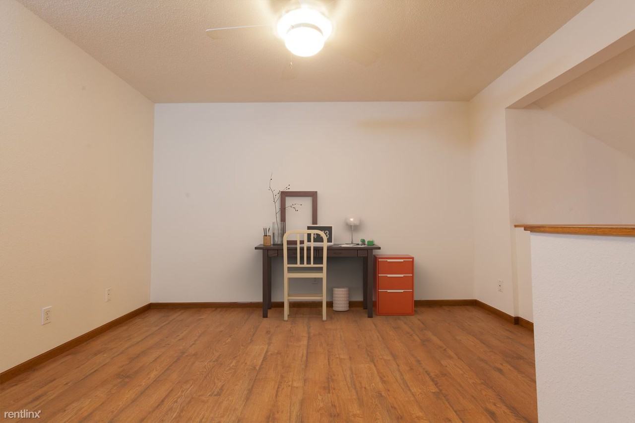 909 Fraser Ln - Photo 3 of 7