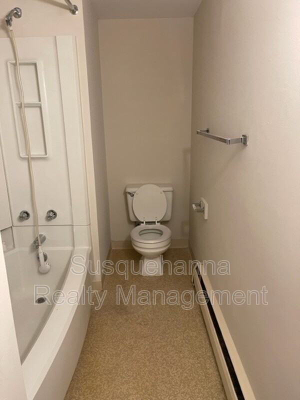 1051 Henn Ave #E - Photo 5 of 7