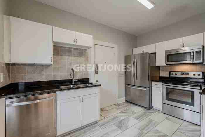 3023 River Dr - Photo 3 of 11