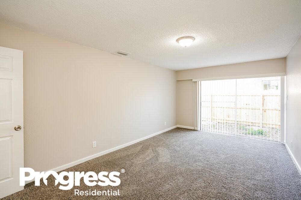 1607 E Idell St - Photo 3 of 16