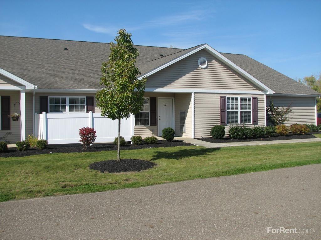 Evergreen Terrace Luxury Apartments 1675 W Western Reserve Rd, Poland