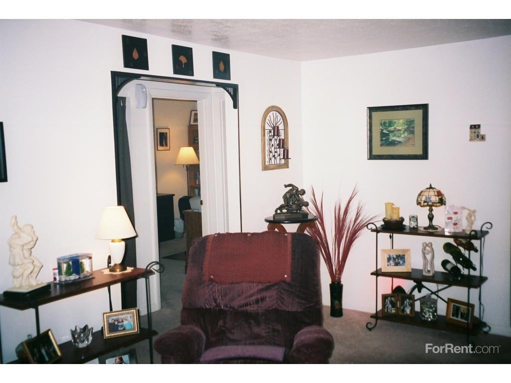 Governor Weare Apartments - Photo 2 of 10