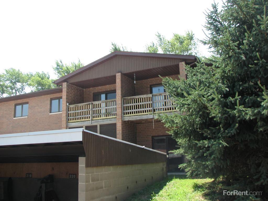 Roselawn Apartments - Photo 2 of 20