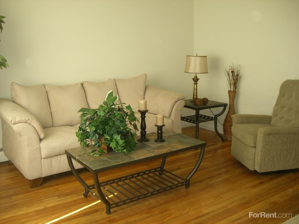 Sleeping Giant Apartments - Photo 3 of 17