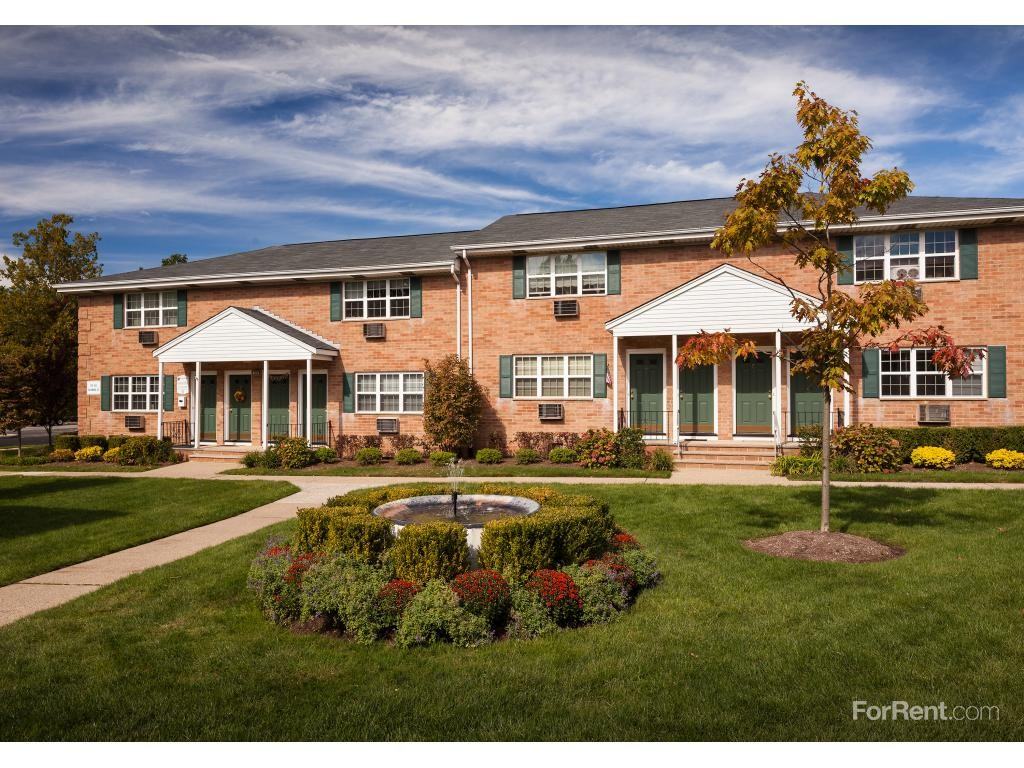 Dorchester Manor - Photo 2 of 16