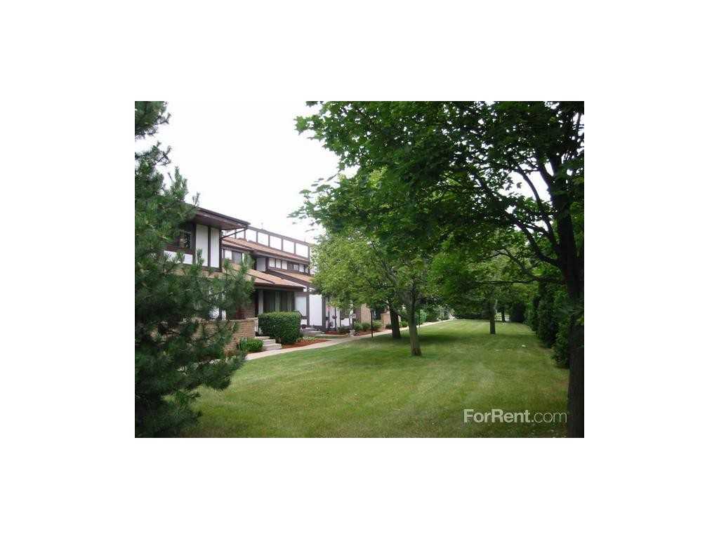 Stratford Village Townhomes Apartments 8273 N Teutonia Ave, Brown