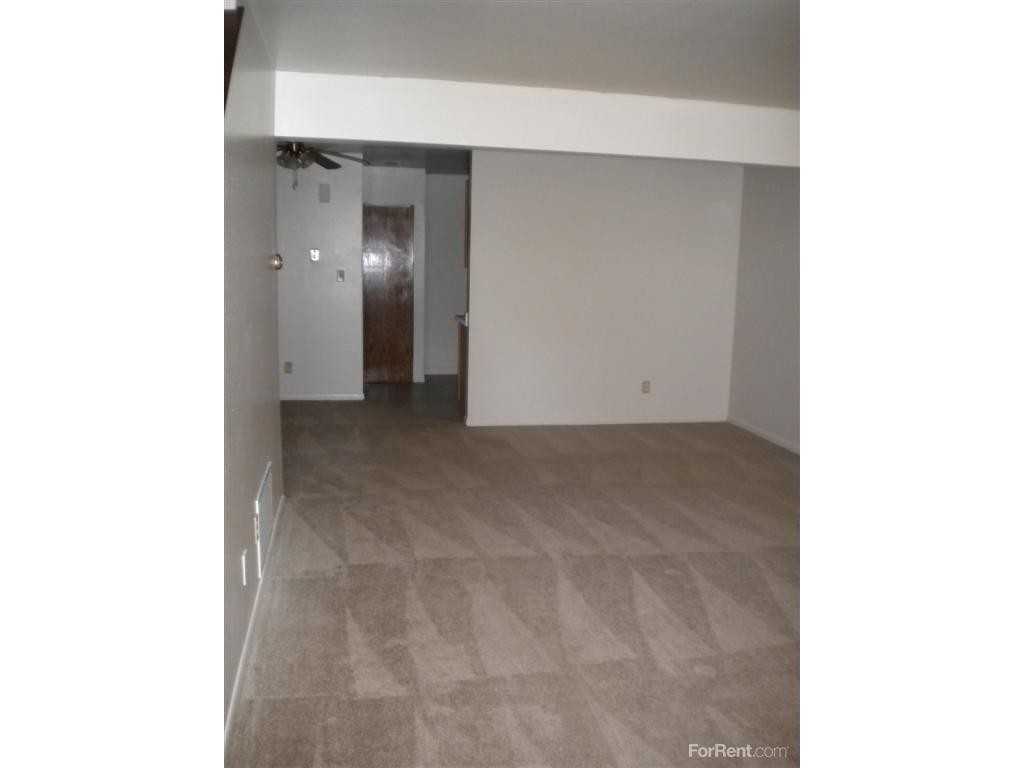 Stratford Village Townhomes Apartments 8273 N Teutonia Ave, Brown