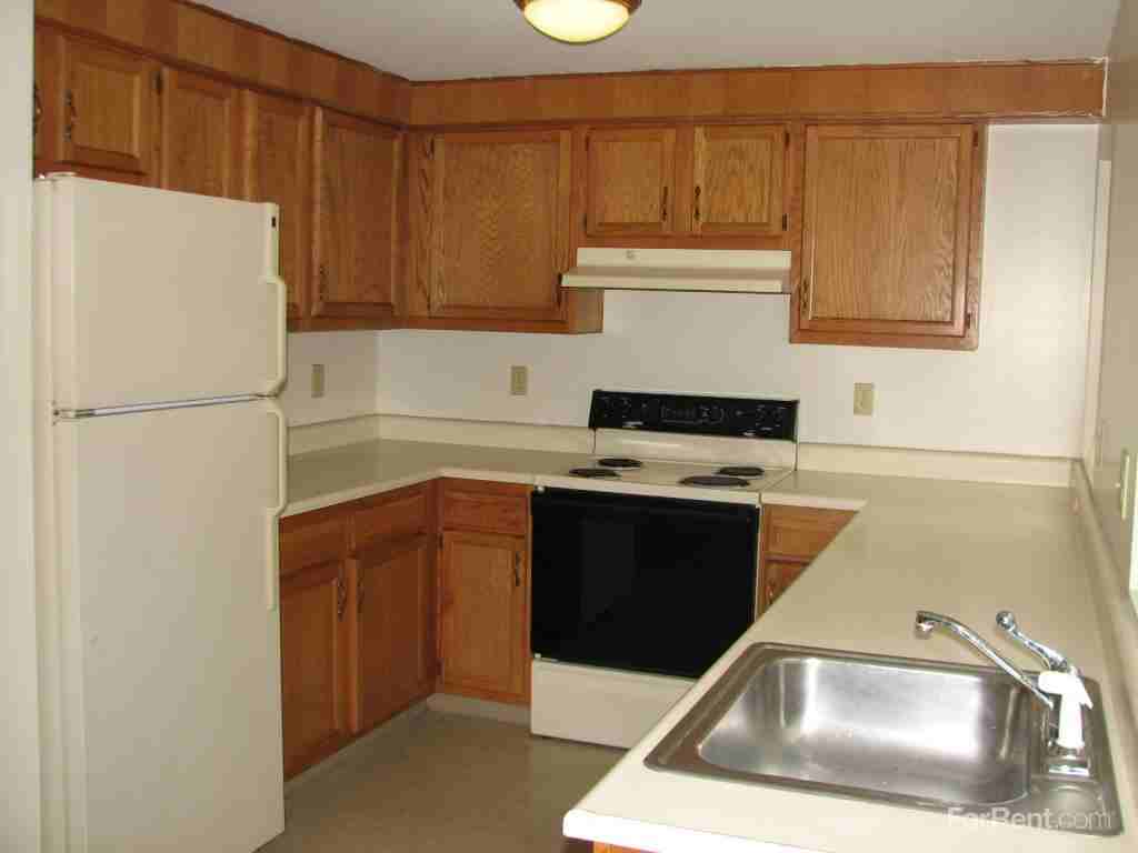 Easton Place Apartments - Photo 2 of 13