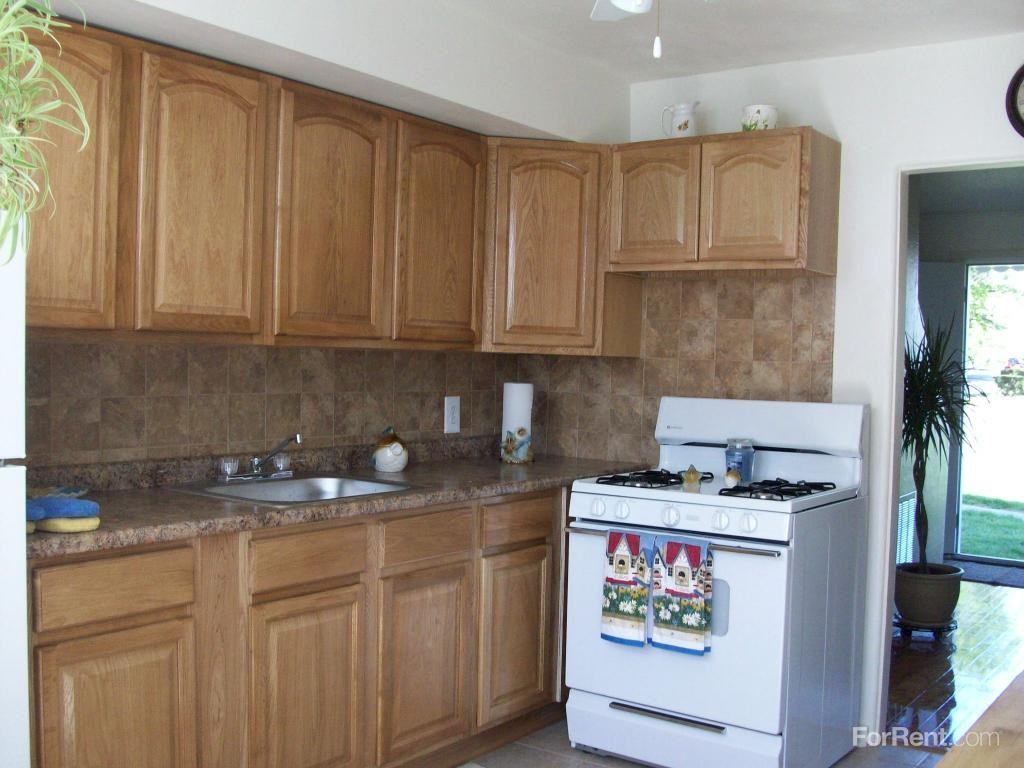 Evergreen Townhouse Apartments - Photo 2 of 16