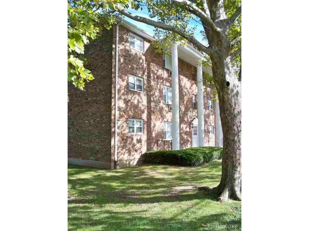 Colonial Arms Apartments - Photo 3 of 9