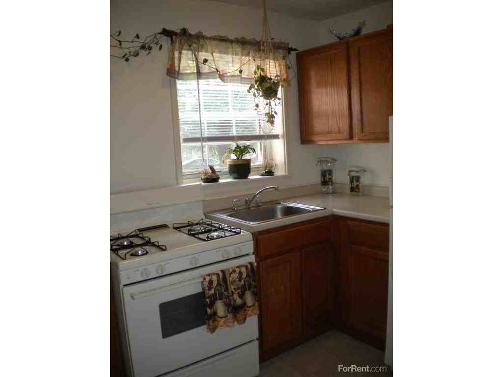 Brookstone Court Apartments 147 Hillcrest Ave, West Hartford, CT