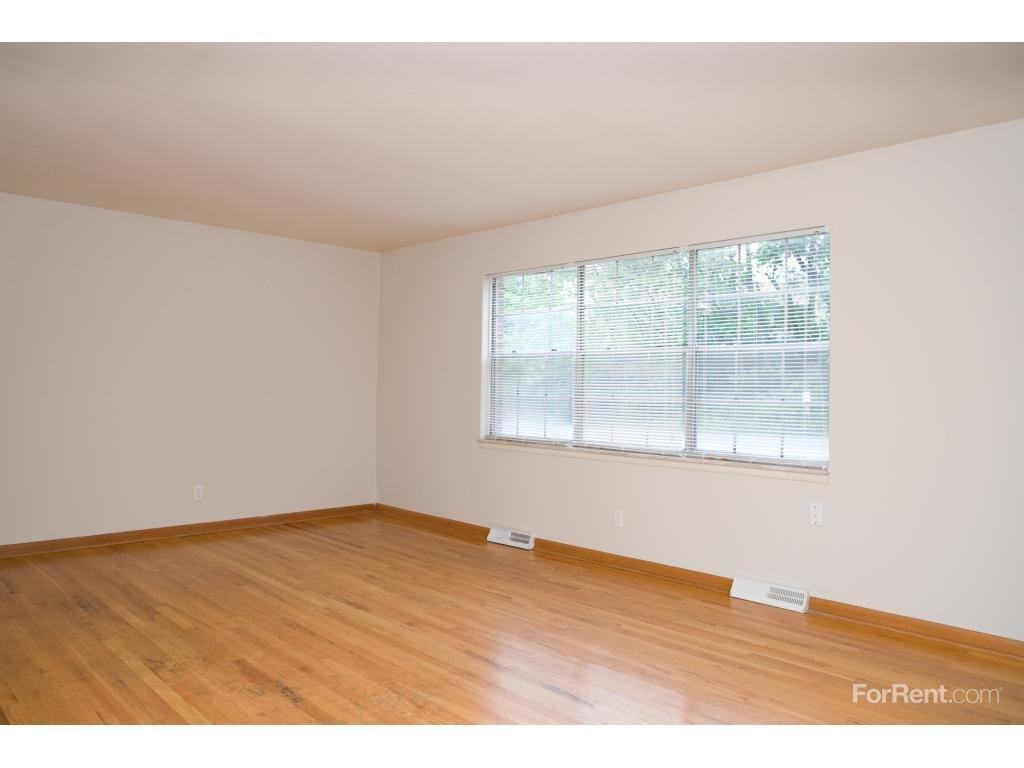 Morse Plaza Apartments - Photo 3 of 3