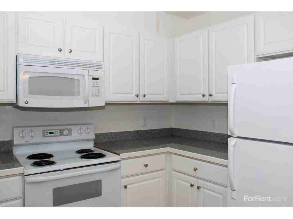 Clover Creek Manor - Photo 2 of 20